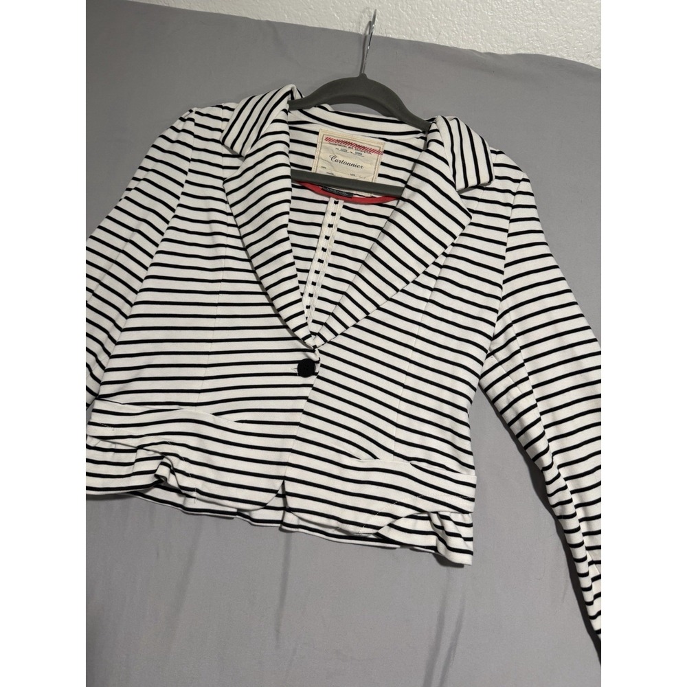 cartonnier brand white one button collared jacket, black stripes, women's M?